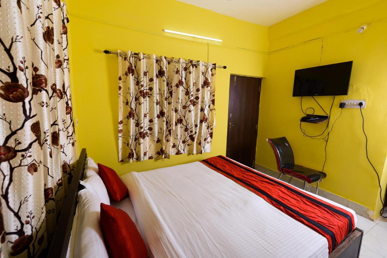 Sterling Baishakhi Hotel Kolkata Bagian luar foto